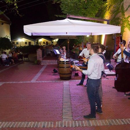 Hotel Stari Podrum イロク エクステリア 写真