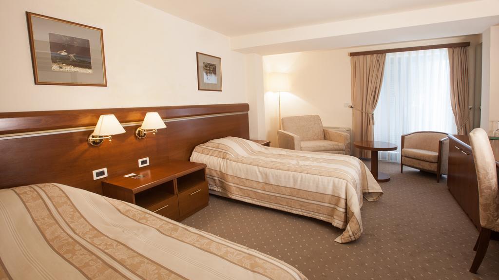 Hotel Stari Podrum イロク エクステリア 写真