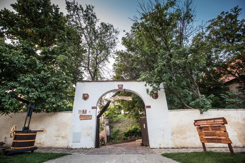 Hotel Stari Podrum イロク エクステリア 写真