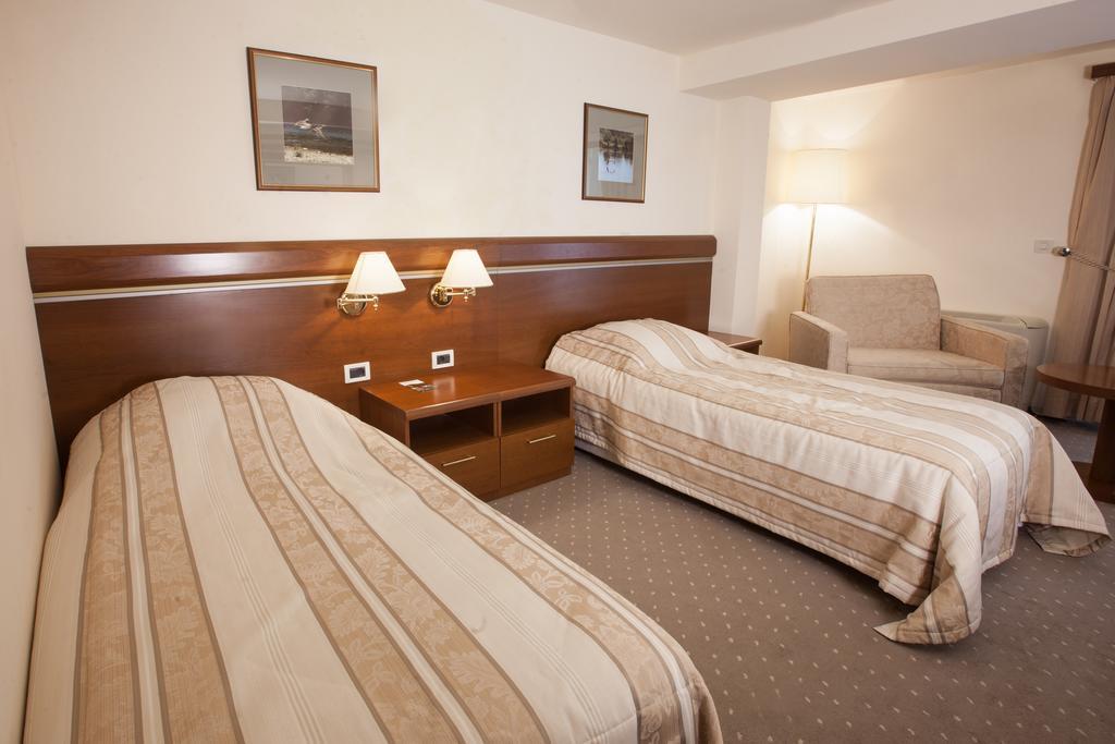 Hotel Stari Podrum イロク エクステリア 写真