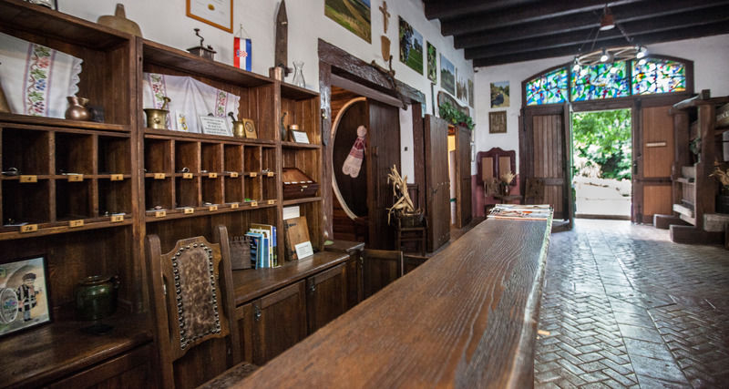 Hotel Stari Podrum イロク エクステリア 写真